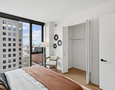 Willoughby Street - Photo Thumbnail 2