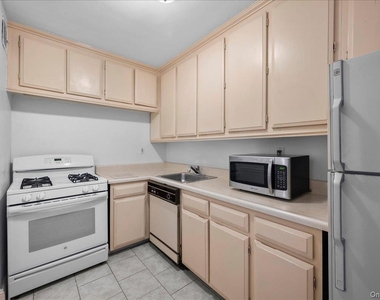 21 Fairview Avenue - Photo Thumbnail 5