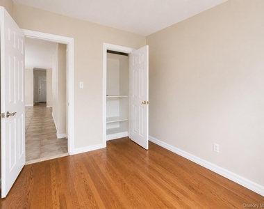 6955 78th Street - Photo Thumbnail 9