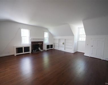 416 Ridgeway - Photo Thumbnail 2