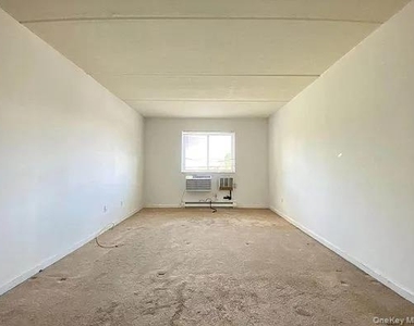 5745 74th Street - Photo Thumbnail 5