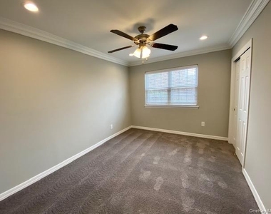 100 Westwood Drive - Photo Thumbnail 7