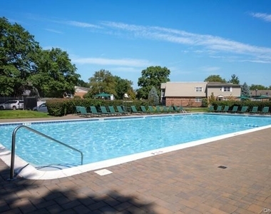165 Westwood Drive - Photo Thumbnail 8