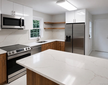 6 Holly Lane - Photo Thumbnail 1