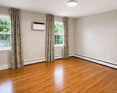 6 Holly Lane - Photo Thumbnail 5