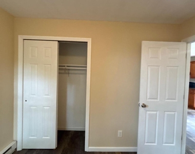 1121 Woodcrest Avenue - Photo Thumbnail 8