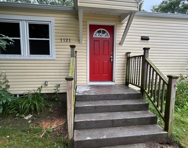 1121 Woodcrest Avenue - Photo Thumbnail 1