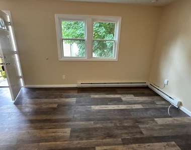 1121 Woodcrest Avenue - Photo Thumbnail 5