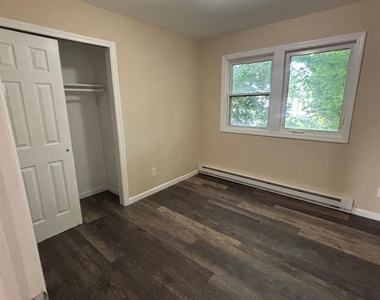 1121 Woodcrest Avenue - Photo Thumbnail 10