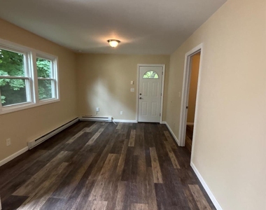1121 Woodcrest Avenue - Photo Thumbnail 6