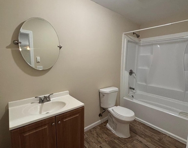 1121 Woodcrest Avenue - Photo Thumbnail 11