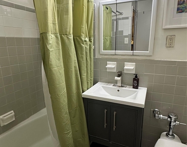 175-20 Wexford Terrace - Photo Thumbnail 5