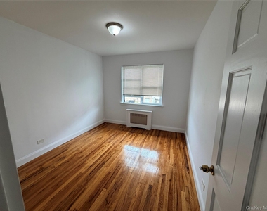 20208 46th Road - Photo Thumbnail 5
