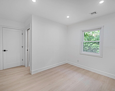 2386 New York Avenue - Photo Thumbnail 16
