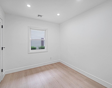 2386 New York Avenue - Photo Thumbnail 11