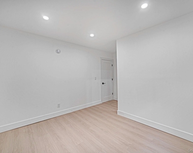 2386 New York Avenue - Photo Thumbnail 17