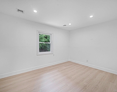 2386 New York Avenue - Photo Thumbnail 13