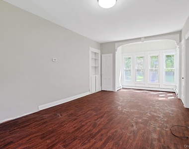 547 King Street - Photo Thumbnail 3