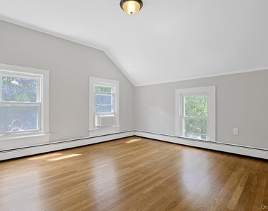 547 King Street - Photo Thumbnail 9
