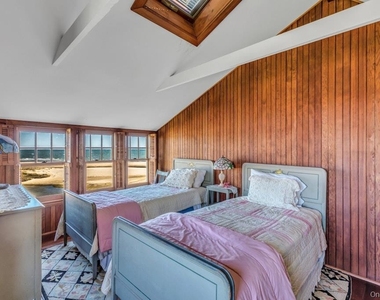 10450 New Suffolk Avenue - Photo Thumbnail 15