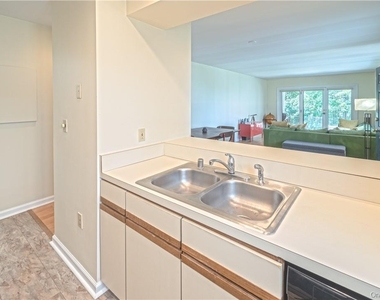 16 Hudson Point Lane - Photo Thumbnail 10