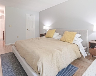 16 Hudson Point Lane - Photo Thumbnail 15