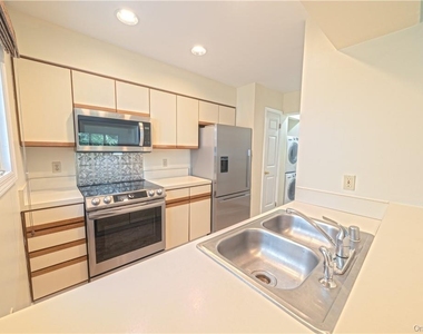 16 Hudson Point Lane - Photo Thumbnail 5