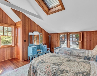 10450 New Suffolk Avenue - Photo Thumbnail 19