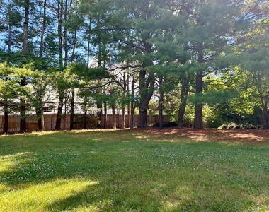 1 Holland Lane - Photo Thumbnail 8