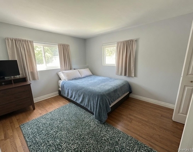 1 Holland Lane - Photo Thumbnail 6