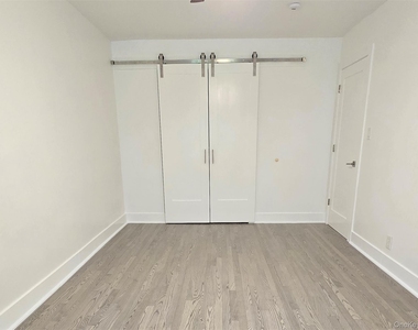 7411 85th Drive - Photo Thumbnail 11
