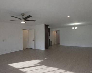 7411 85th Drive - Photo Thumbnail 12