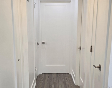 7411 85th Drive - Photo Thumbnail 6