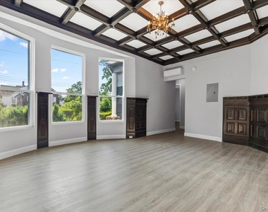 222 Primrose Avenue - Photo Thumbnail 2