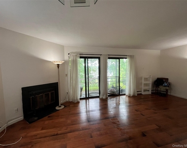 24 Hudson Heights Drive - Photo Thumbnail 9