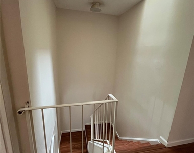 24 Hudson Heights Drive - Photo Thumbnail 13