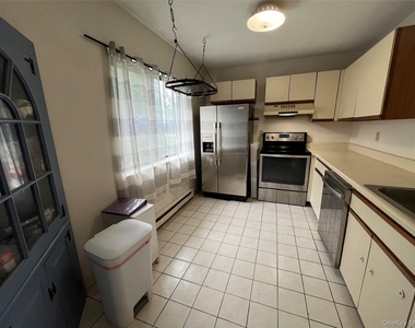 24 Hudson Heights Drive - Photo Thumbnail 4