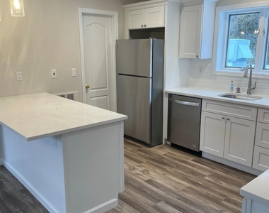 222 Main Street - Photo Thumbnail 3