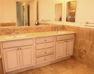 405 Trump Park - Photo Thumbnail 19