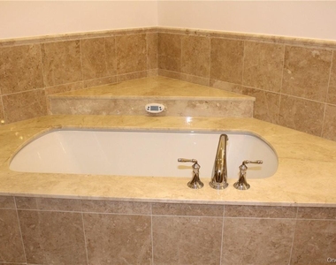 405 Trump Park - Photo Thumbnail 20