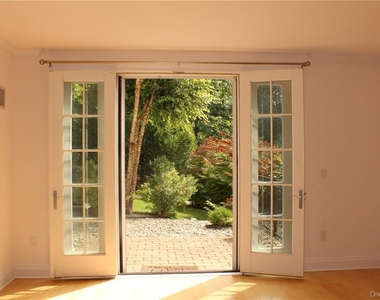 405 Trump Park - Photo Thumbnail 8
