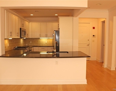 405 Trump Park - Photo Thumbnail 13