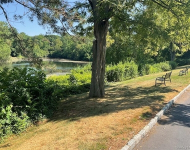 405 Trump Park - Photo Thumbnail 31