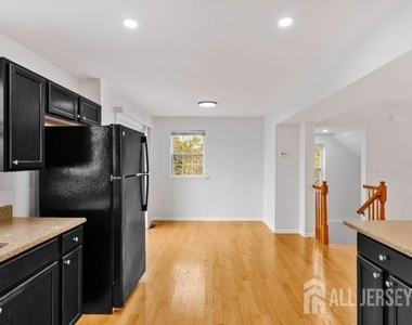 8 Alfred Avenue - Photo Thumbnail 9