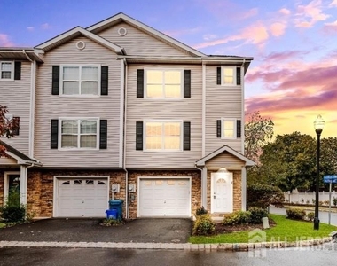 8 Alfred Avenue - Photo Thumbnail 1