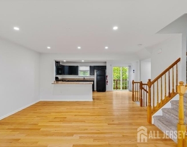 8 Alfred Avenue - Photo Thumbnail 4