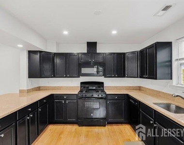 8 Alfred Avenue - Photo Thumbnail 7