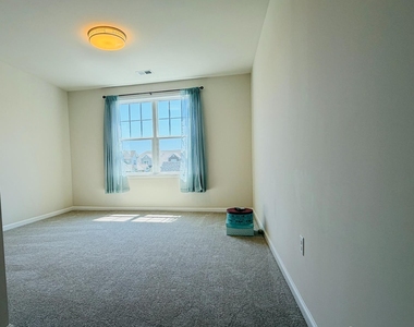 907 Greenland Square - Photo Thumbnail 10