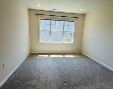 907 Greenland Square - Photo Thumbnail 29