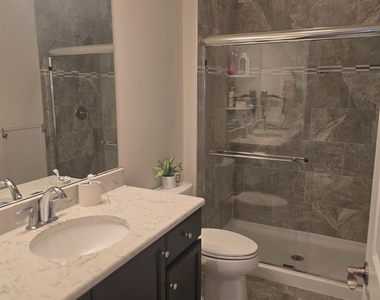 907 Greenland Square - Photo Thumbnail 5